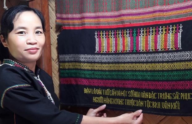 Bru - Van Kieu people's weaving craft